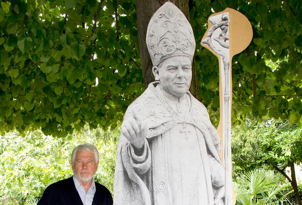 La statua di monsignor Santin firmata Bruno Lucchi