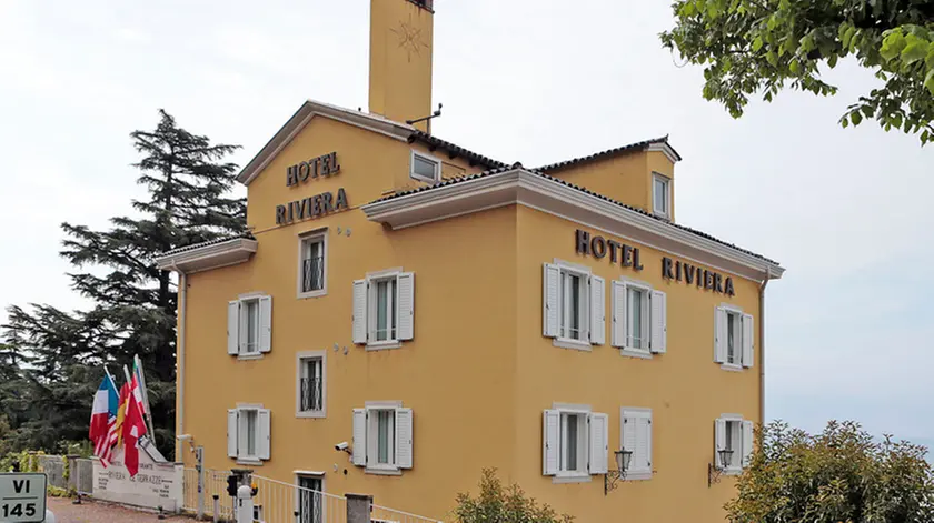 Una veduta dell’hotel Riviera, che si trova lungo la strada Costiera