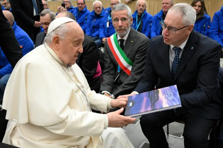 Papa Francesco con il presidente del Consiglio regionale Mauro Bordin