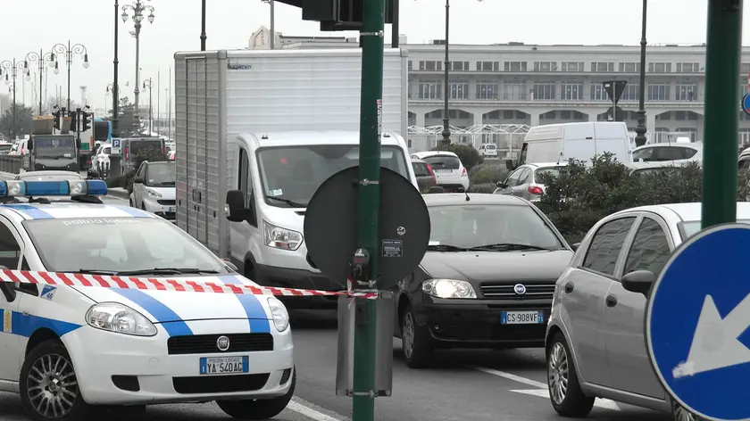 Lasorte Trieste 03/12/15 - Asfaltatura Via Canalpiccolo e Traffico Rive