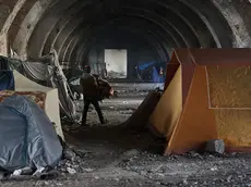 La tendopoli dei migranti all’interno del Silos di piazza Libertà Foto Lasorte