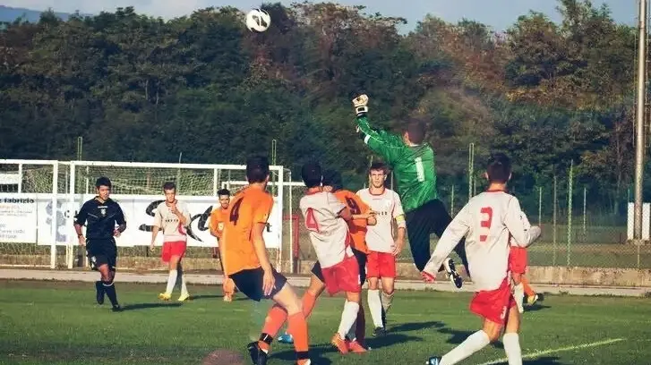 Un'uscita del portiere cormonese Sant