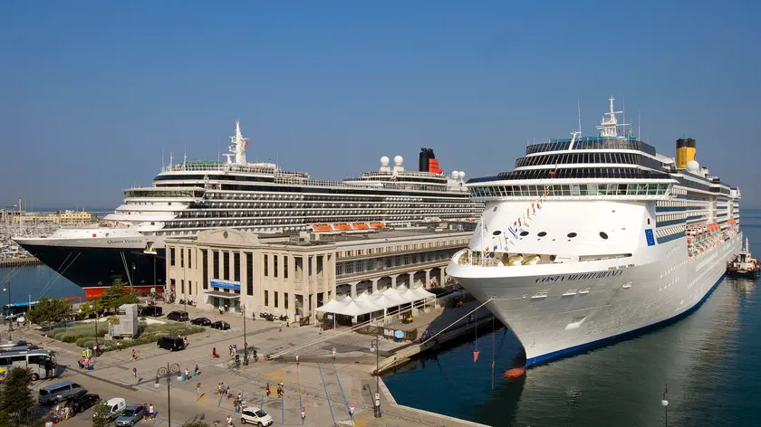 Silvano Trieste 18/07/2015 Le Navi Queen Victoria e Costa Mediterranea ormeggiate alla Marittima