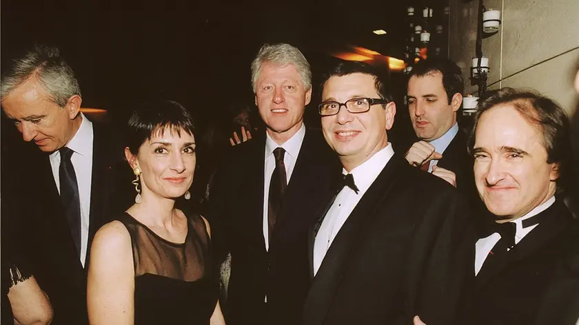 Stefano Pace (al centro con gli occhiali) in una foto assieme a Bill Clinton