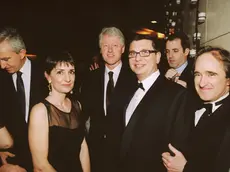 Stefano Pace (al centro con gli occhiali) in una foto assieme a Bill Clinton