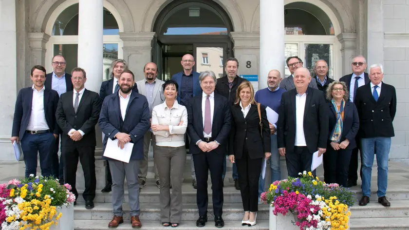 I sindaci e i rappresentanti del mondo del commercio assieme all’assessore Bini Foto Katia Bonaventura
