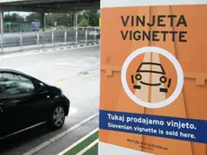 Il cartello che ricorda l'obbligo di vignetta sulle autostrade slovene