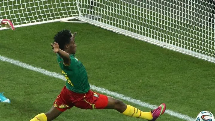 epa04235841 Cameroon's Eto'o (R) scores the 0:1 goal against Germany's goalkeeper Roman Weidenfeller (L), during an international friendly soccer match between Germany and Cameroon at Borussia-Park Stadium in Moenchengladbach, Germany, 01 June 2014. Germany and Cameroon prepare for the FIFA World Cup 2014 taking place in Brazil from 12 June to 13 July 2014. EPA/ROLF VENNENBERND