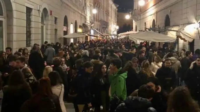 Via Torino sabato sera