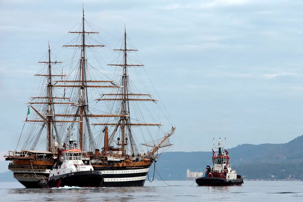 Silvano Trieste 2018-10-08 L'arrivo di Nave Vespucci