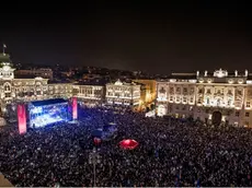 La piazza stracolma per Soler (foto Cetin/Albertacci)