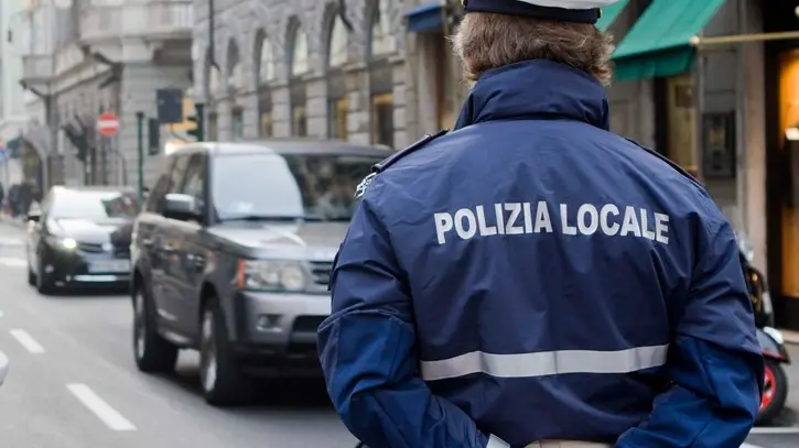 Polizia locale in azione nel traffico triestino