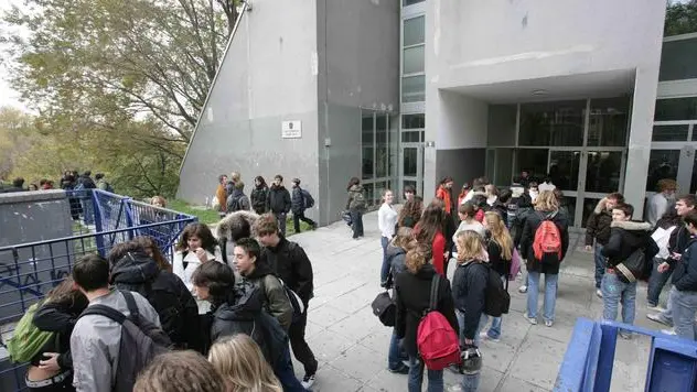 sterle trieste studenti del liceo galilei all'uscita pregasi di salvare in archivio alla c a dott livio missio