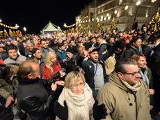 Foto BRUNI 01.01.17 P.zza Unità-Capodanno 2016-la prevenzione-il palco e i fuochi