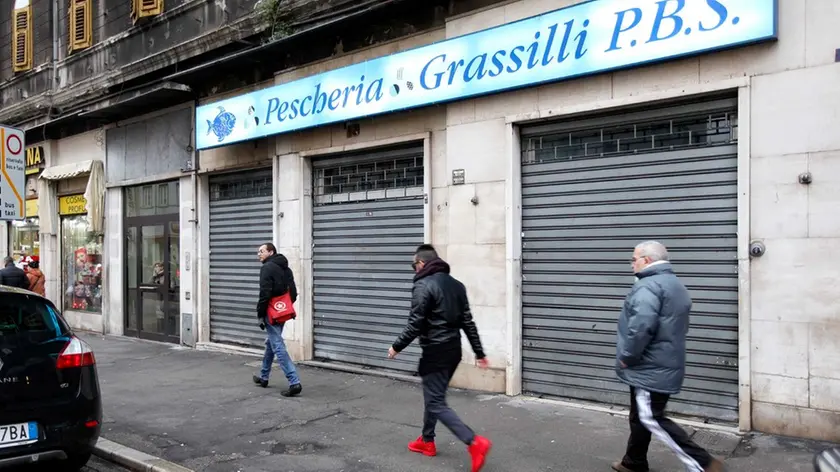 La pescheria Grassilli di via Carducci chiusa nella giornata di ieri (foto Silvano)