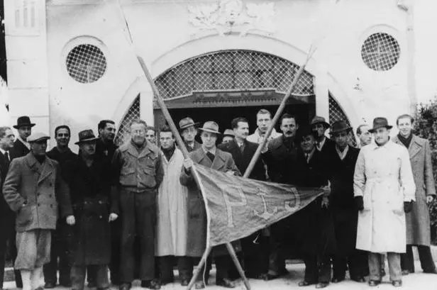 Il triste ammainabandiera prima dell'esodo nel 1947