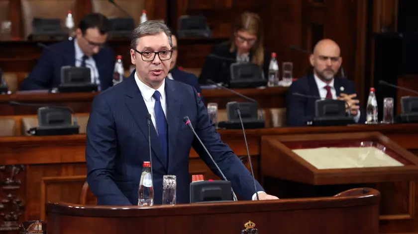 Il presidente serbo Aleksandar Vučić durante un’audizione in Parlamento a Belgrado