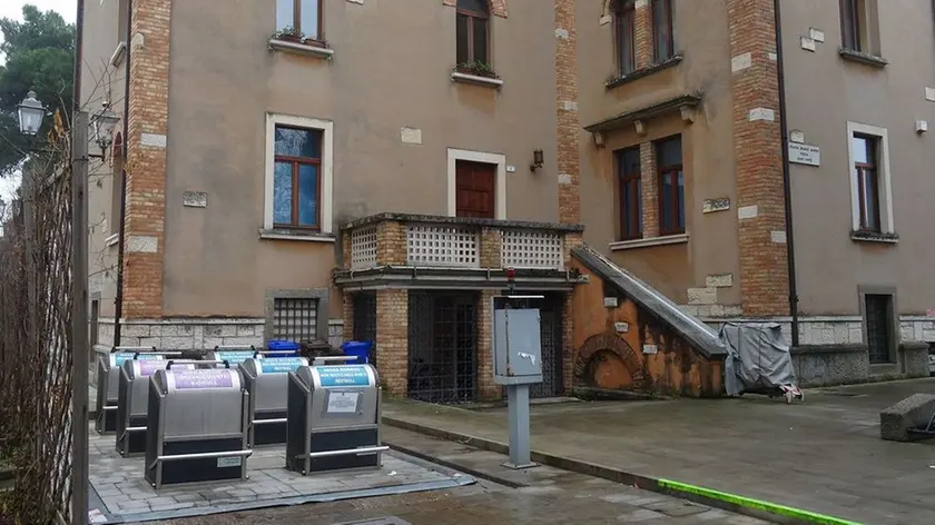 GRADO - immondizie - piazzola interrata