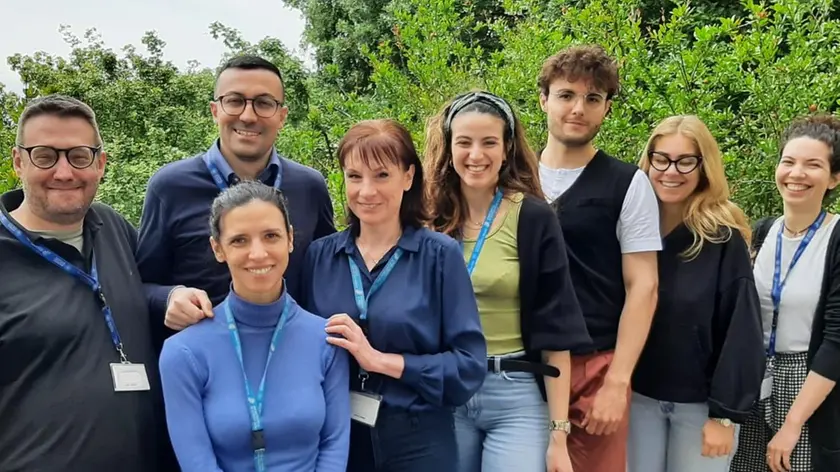 Eleonora Marsich - al centro - assieme al team di ricerca