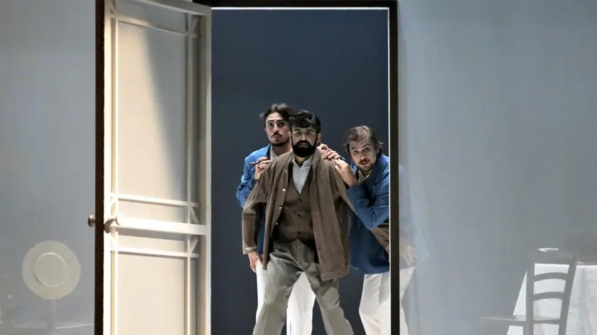 Un’immagine de “La porta divisoria” di Giorgio Strehler e Fiorenzo Carpi andata in scena al Festival di Spoleto del 2023 Foto di Ludovica Gelpi