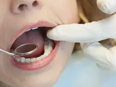 Una bambina dal dentista