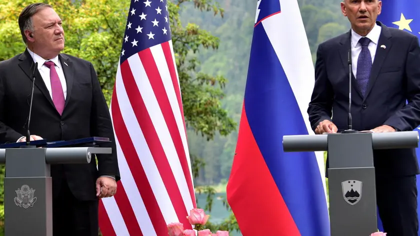 epa08600743 US State Secretary Mike Pompeo (L) and Slovenian Prime Minister Janez Jansa (R), during a joint press conference at the Villa Bleb in Bled, Slovenia, 13 August 2020. Pompeo is on an official one-day visit to Slovenia, second destination on his tour in four European countries. EPA/IGOR KUPLJENIK