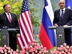 epa08600743 US State Secretary Mike Pompeo (L) and Slovenian Prime Minister Janez Jansa (R), during a joint press conference at the Villa Bleb in Bled, Slovenia, 13 August 2020. Pompeo is on an official one-day visit to Slovenia, second destination on his tour in four European countries. EPA/IGOR KUPLJENIK