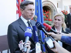 Il presidente sloveno Borut Pahor affiancato dal capo di Stato della Croazia, kolida Grabar Kitarovic