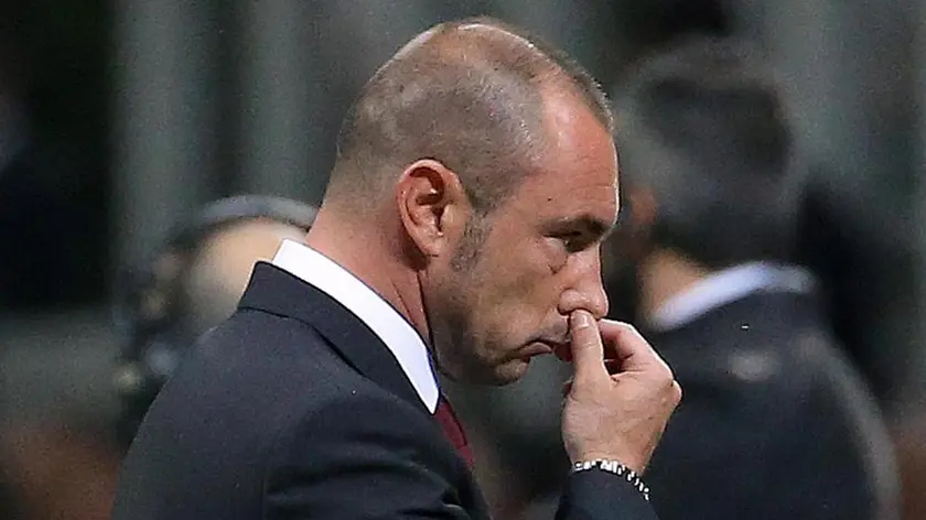 Milan's coach Cristian Brocchi reacts during the Italian Serie A soccer match AC Milan vs Carpi FC at Giuseppe Meazza stadium in Milan, Italy, 21 April 2016. ANSA/MATTEO BAZZI
