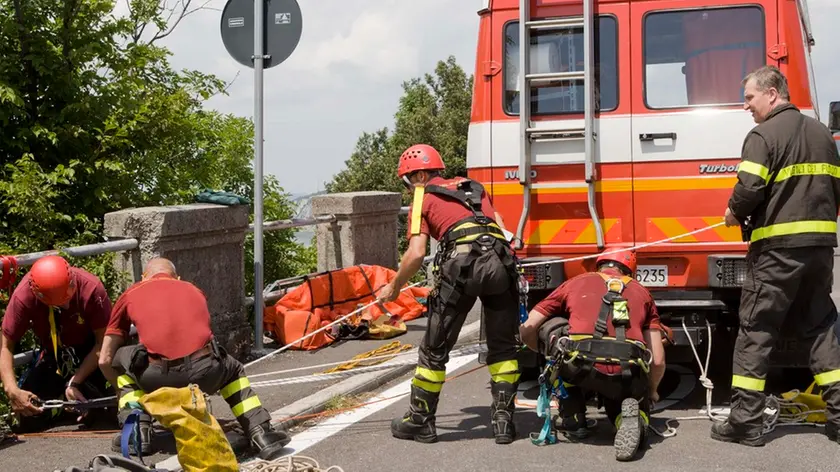 Silvano Trieste 05/06/2014 Costa dei Barbari, recupero di una persona scivolata sul sentiero