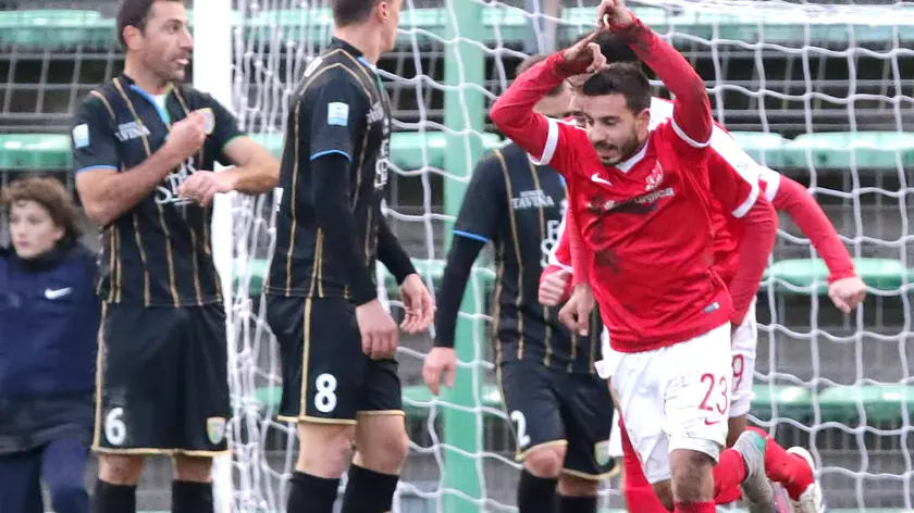 Lasorte Trieste 09/12/17 - Serie C, Triestina - Feralpi Salò, esultanza Petrella gol 2 - 1
