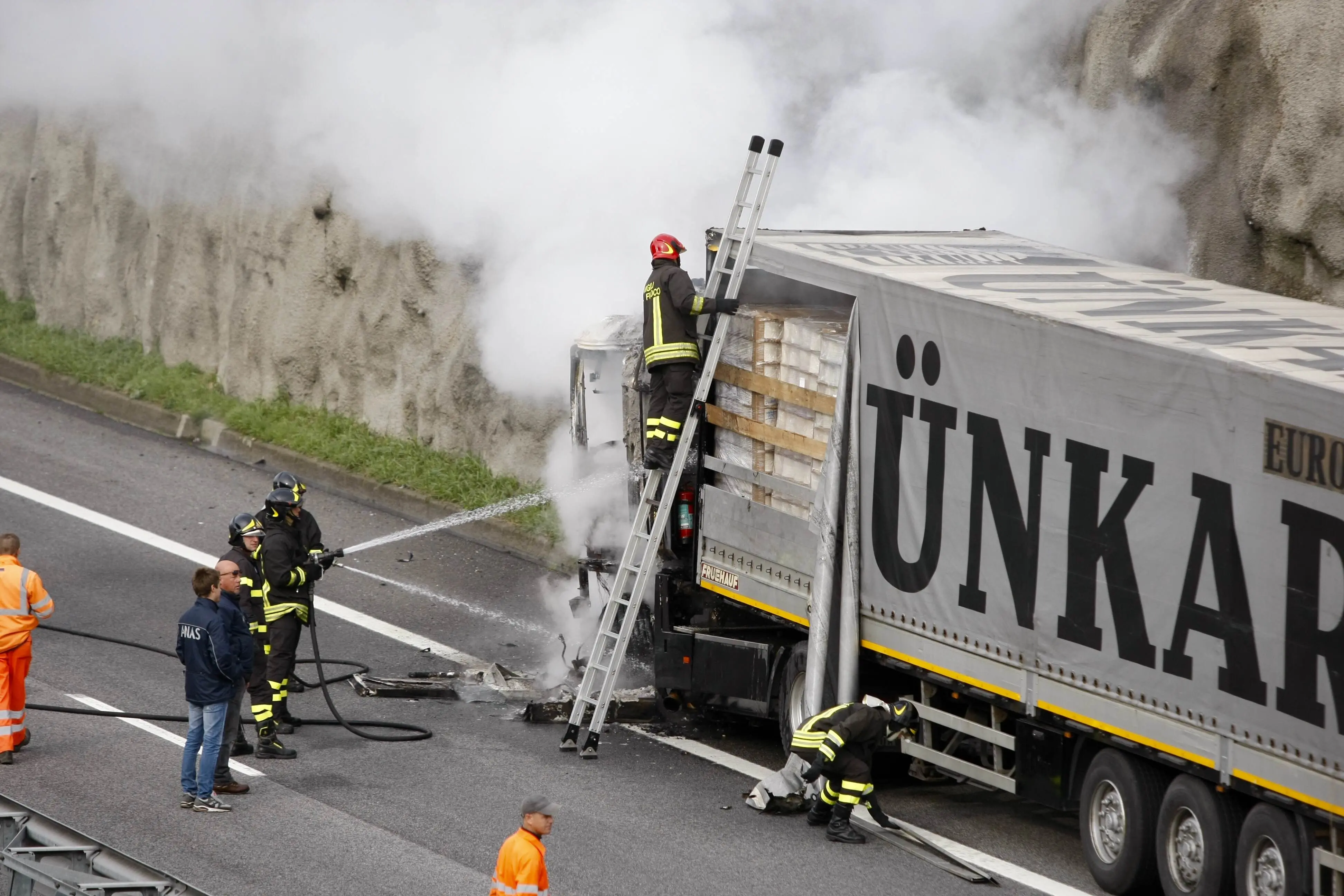 Un particolare dell'incendio (Silvano)
