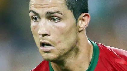 Cristiano RONALDO, PT7 Einzelaktion mit Ball, Ganzfigur, Freisteller, Einzelbild, Hochformat, Aktion, Ganzkörper, Einzelaufnahmen, Action .DEUTSCHLAND - PORTUGAL ( 1: 0).Gruppenspiel, Gruppe B , Deutsche Fussball Nationalmannschaft, DFB EM Euro 2012 am 09.06.2012 in Lviv, Lemberg, U K R A I N E Europameisterschaft 2012 in P o l e n, U k r a i n e.Fotograf: Peter Schatz.