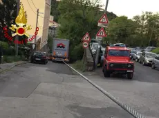 Il Tir rimasto incastrato in via dello Scoglio