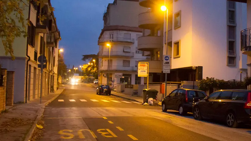 Via Galilei dove è stata travolta da un’auto pirata Sandra Regeni (foto Bonaventura)