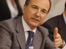 Il ministro degli Esteri Franco Frattini ha aperto i lavori della conferenza sul Medioriente (Media Forum Medio Oriente) nel salone delle Conferenze Internazionali alla Farnesina, Roma, 15 dicembre 2010. "Non si lavora ad una crisi pilotata ma si tende ad allargare alle minoranze": ha detto Frattini, conversando con i giornalisti. ANSA / GIUSEPPE GIGLIA