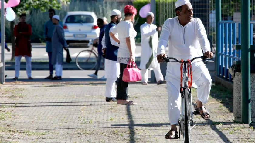 Un gruppo di stranieri alla festa di fine Ramadan (foto Bonaventura)