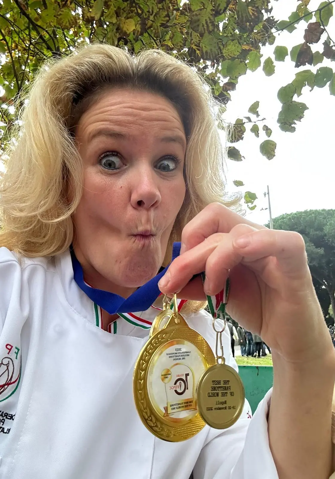 Lisa Angelini dopo aver ricevuto il premio a Napoli