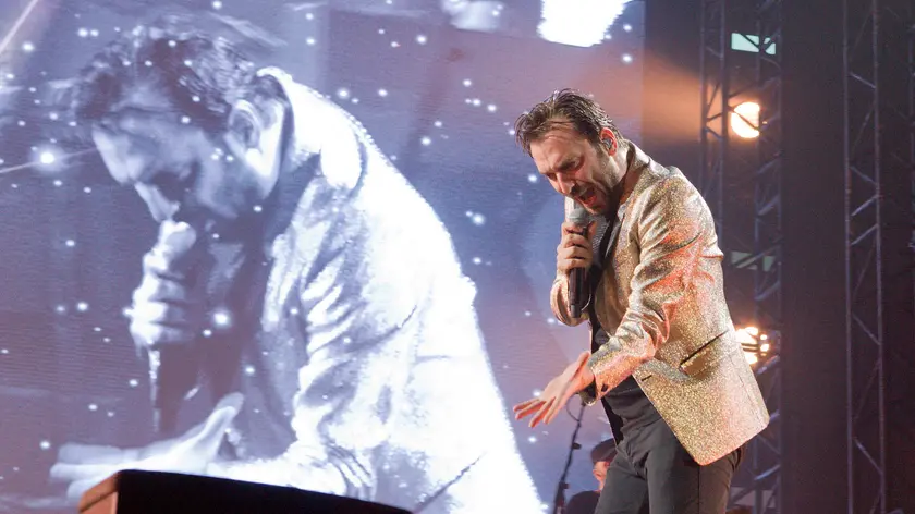 Cesare Cremonini sul palco del PalaRubini (Foto di Massimo Silvano)