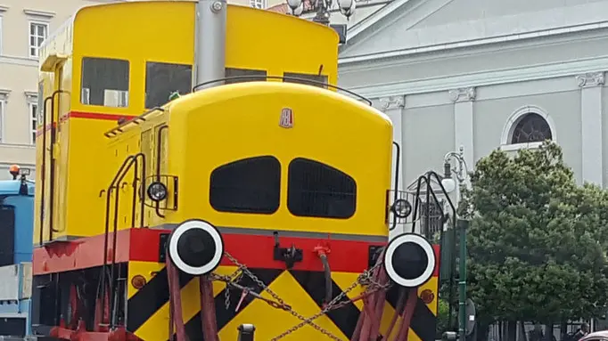 Lasorte Trieste 19/05/16 - Trasporto Locomotiva Gialla in Porto Vecchio