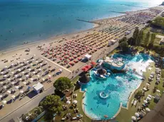 La spiaggia di Grado con il parco acquatico Foto Ivan Regolin