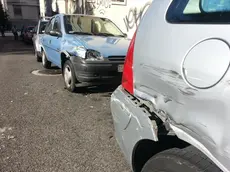 Due delle auto danneggiate in via Gavardo (Lasorte)