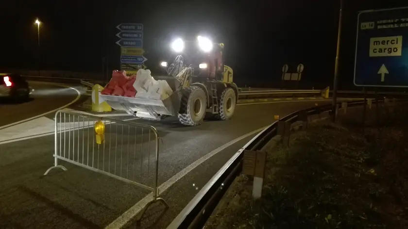 Le procedura di chiusura della strada davanti all'aeroporto (Bonaventura)