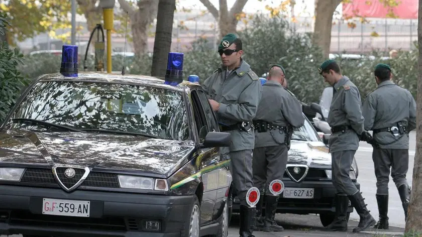 Lasorte Trieste 25 11 04 - Campo Marzio - Controlli Guardia di Finanza