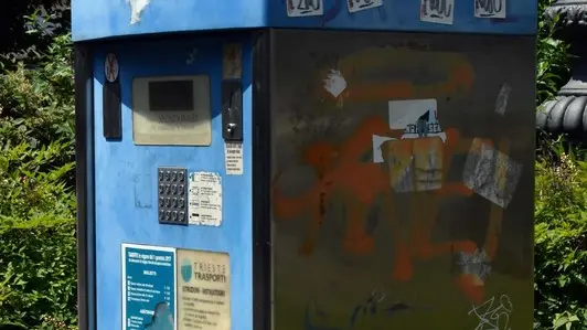 Foto BRUNI 10.06.2018 Autobus,fermate,pensilina e biglietteria automatica