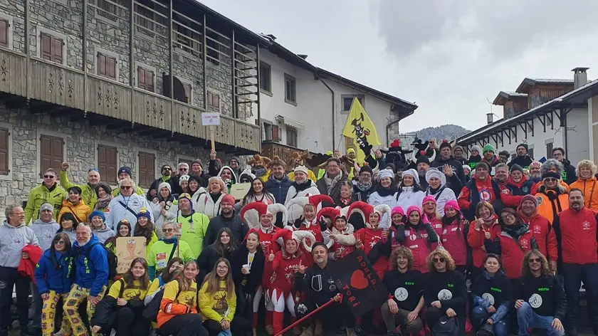 Curling Bisiac testimonial in piazza a Forni di Sopra