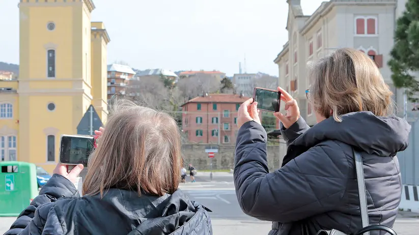 Silvano Trieste 2019-03-16 Portovecchio, alcuni Instagramer nei pressi del polo museale