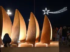 La scultura Aria in piazza Unità (Bruni)