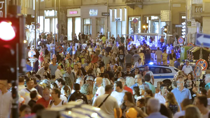 Corso Italia durante la Notte dei saldi 2019, l’ultima pre pandemia