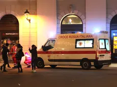 L'ambulanza in piazza Verdi (foto Lasorte)